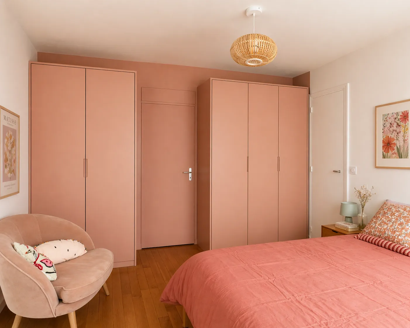 Appartement parisien dans le 15e, douceur terracotta et mobilier vintage